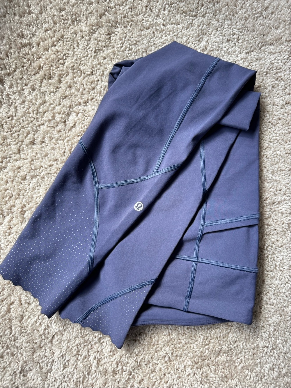 Lululemon running leggings with scalloped hem, size 10